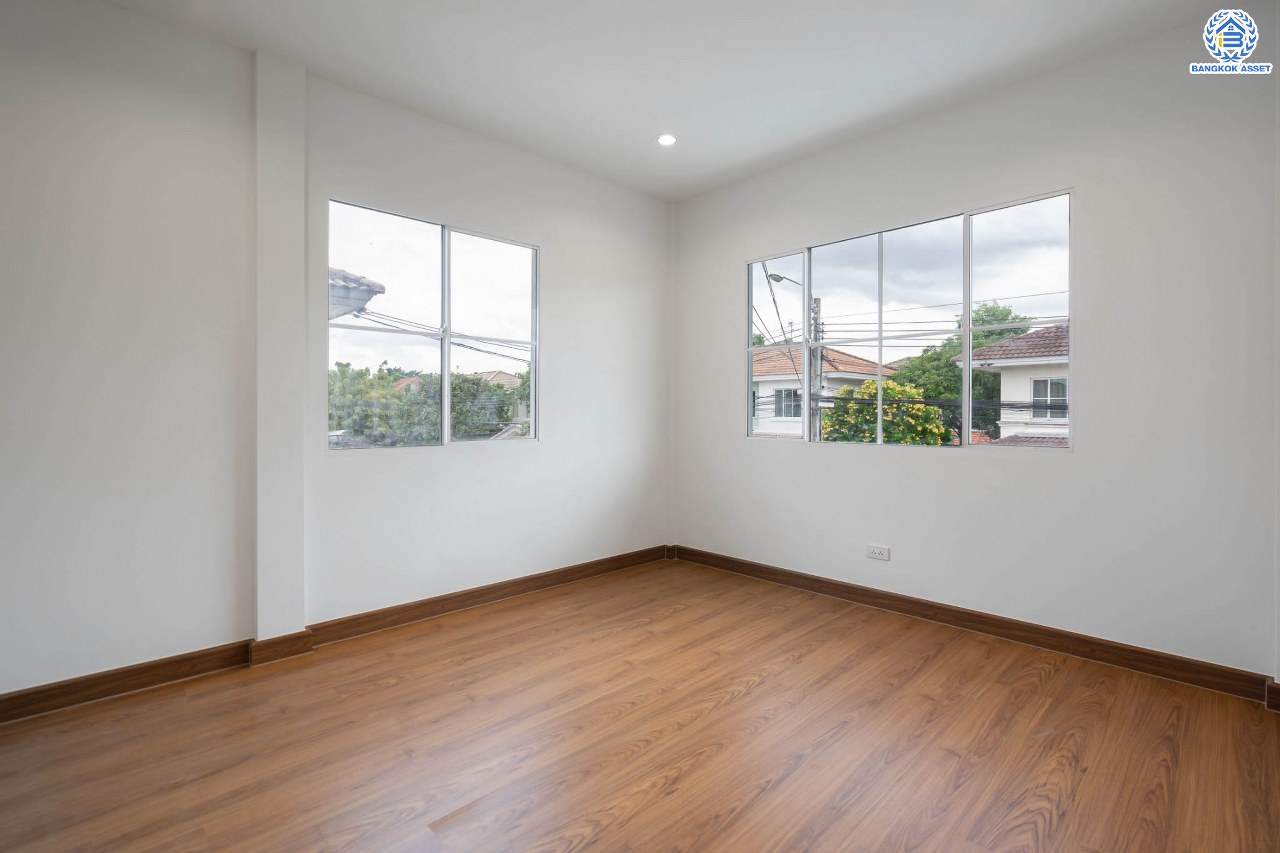 บ้านมือสองตกแต่งใหม่ ม.ชลลดา วัดลาดปลาดุก บ้านเดี่ยวหลังมุม คุณภาพระดับ L&H บนเนื้อที่ 61.3 ตร.ว. ฟังก์ชัน 3 ห้องนอน 3 ห้องน้ำ จอดรถได้ 1 คัน บนทำเลศักยภาพ เพียง 15 นาทีถึงเซ็นทรัลเวสท์เกต ใกล้รถไฟฟ้าสายสีม่วง "สถานีคลองบางไผ่"...